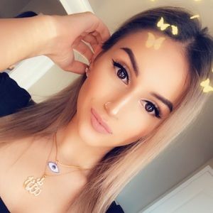 Meet your Posher, Zhara